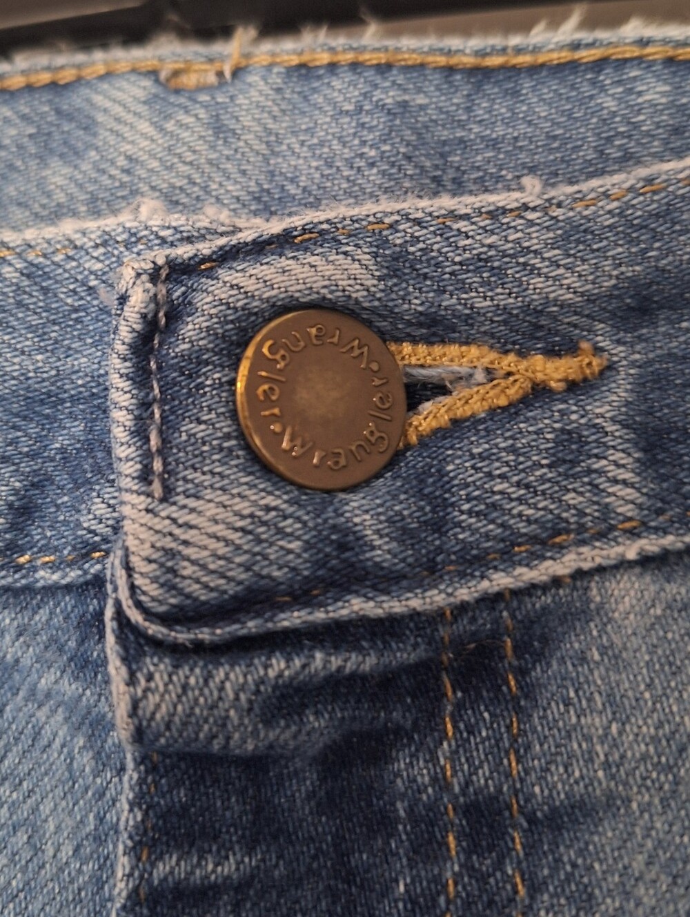 Wrangler Men's Medium Wash Denim Jeans 5 pocket Size 48x28 - Picture 6 of 9